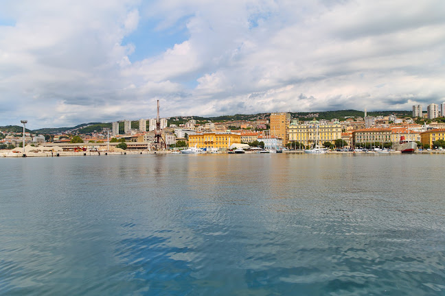 Pogled na riječku obalu